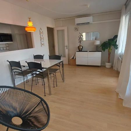 1ª Linea Reformado Y Frente Al Puerto Deportivo Firmamos Contrato Si El Cliente Lo Solicita Aunque Es Necesario Hacer La Reserva Para Poder Comunicarse Hospitalet De L'Infant Exterior foto